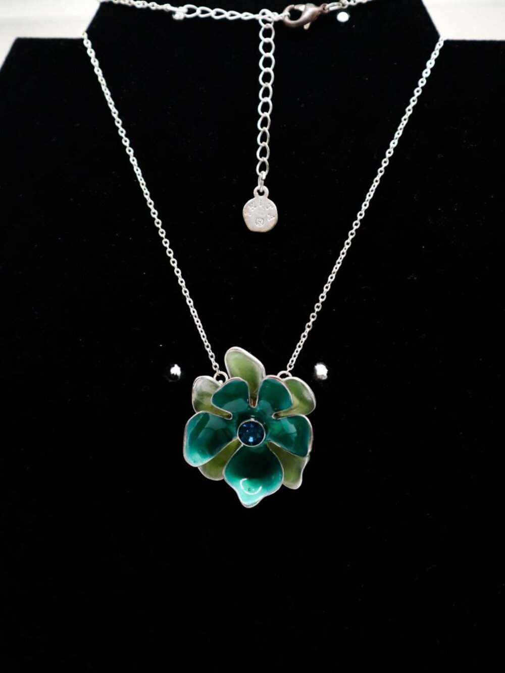 Enamel & Silver Tone Tropical Flower Pendant Necklace Turquoise Green 10 1/2"L